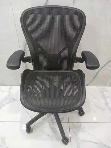 Selling Herman Miller Aeron office chair type C and B good condition