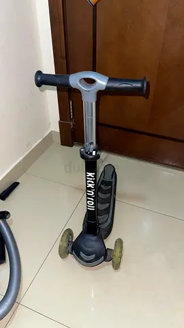 Kids 3-Wheel Kick Scooter - Adjustable Handle, Good Condition