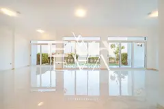 SEA VIEW | UNFURNISHED | PRIVATE BEACH ACCESS