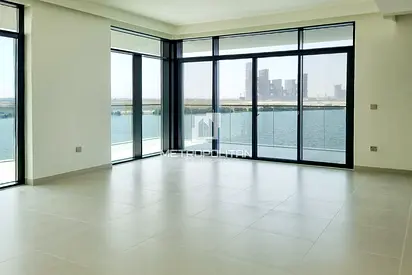 Front Facing 3BR | Full Water View | Large Layout