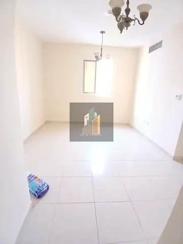 NEAR CORNISH,NEAT AND CLEAN FAMILY BUILDING APPARTMENT NEAR KACHA PARKING