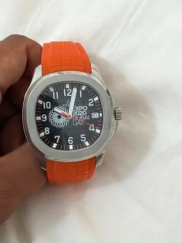 Men's analog wristwatch with orange silicone strap (used)