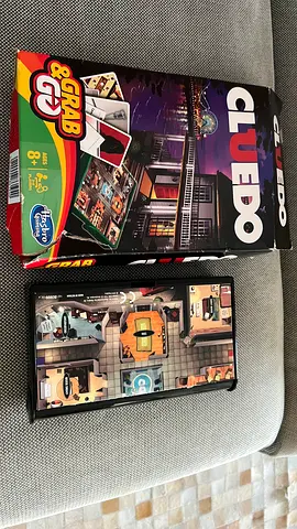Cluedo Grab & Go board game - compact travel edition, complete