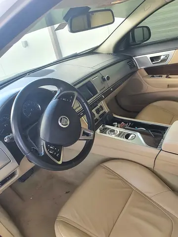 2012 Jaguar XF — фото 5