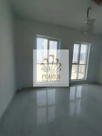 فرصة لا تُفوّت على كورنيش عجمان – صف أول! أرقى وأكبر شقة غرفتين وصالة بإطلالة مفتوحة بالكامل، حمامان، بلكون، خزائن حائط، تكييف مركزي، 48 ألف سنويًا،