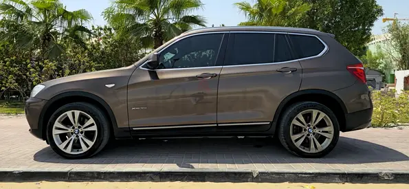 Top Version BMW X3 xDrive35i GCC Specs Drives Smooth Selling to upgrade