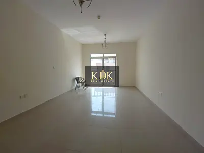 استوديو بمخطط مفتوح | شرفة | إطلالة على الشارع | May Residence JVC