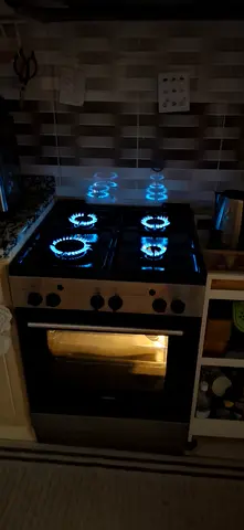 Siemens Freestanding full gas cooker (HP233510M) with Grilld in Very Good Working Condition