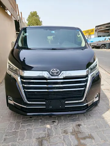 Toyota Granvia Premium 2022 GCC Specs