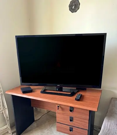 TV for sale in Ajman 42 inch