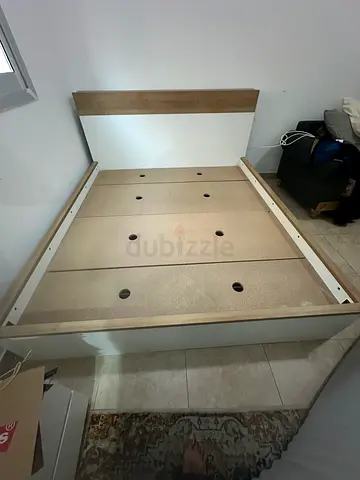 Queen bed frame with headboard – white and oak finish (parts included)