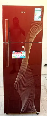 Geepas refrigerator freezer 200liter net capacity