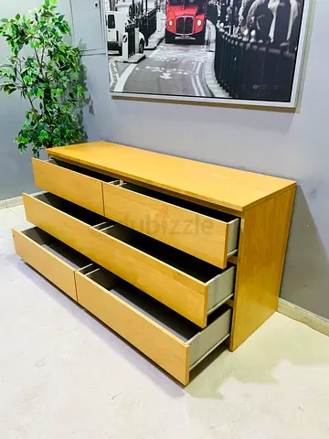 Light Wood 6-Drawer Dresser / Sideboard in Good Condition