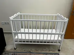 White colour baby cot
