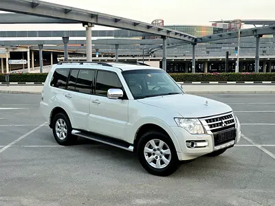 Full (Al Habtoor) Service History / 2 Keys | Mitsubishi Pajero 2017 GLS TOP GCC Specifications