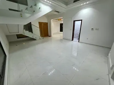 🏡✨ Villa for Rent in Al Yasmeen ✨🏡 📍 Prime location on a main road 🔹 Villa Features: 🛏️ 5 Bedrooms 🛋️ Majlis and living area 👩‍🍳 Maid's r