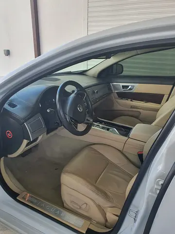 2012 Jaguar XF — фото 4