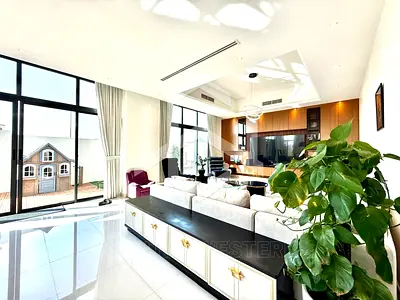 Upgraded & Fully Furnished 4BR+M |Corner Villa