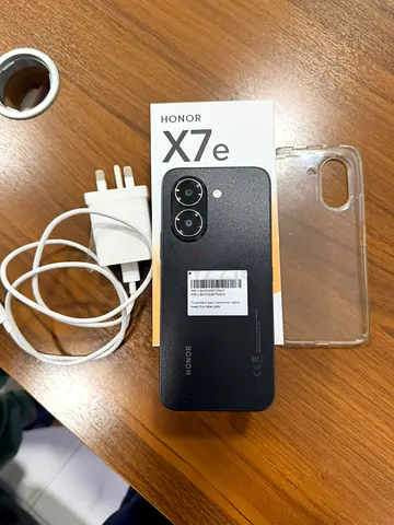 HONOR X7e with charger and clear case - brand new condition