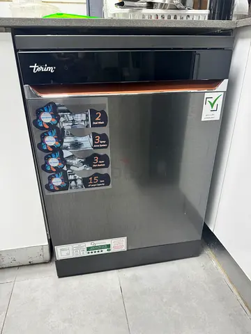 Compact freestanding dishwasher in stainless steel — good working condition