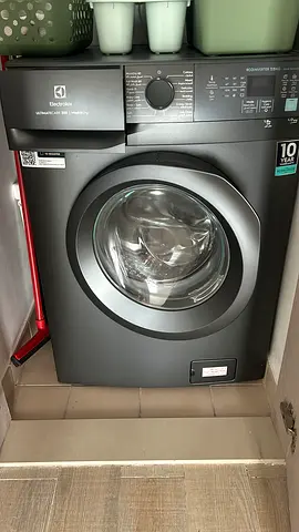 Electrolux front-load washing machine - 10 kg, grey, good condition