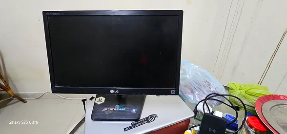 LG 19 INCH MONITOR