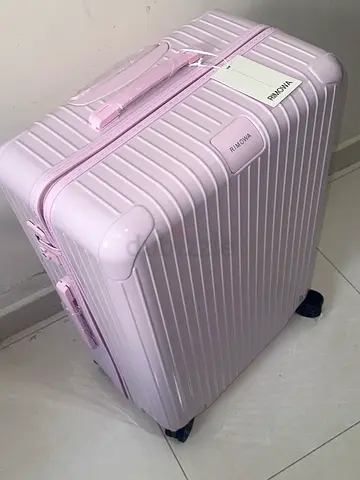Travel Essential Rimowa