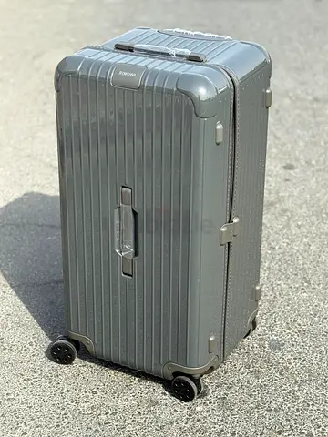 Essential trunk roller luggage