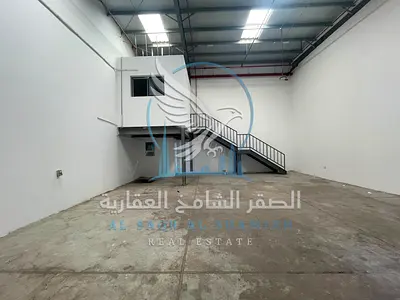 مستودع للإيجار – المنطقة الصناعية 10، الشارقة مساحة المستودع: 2,000 قدم مربع ممر وصول واسع | مناسب للتخزين