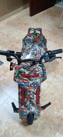 Kids three-wheel scooter with padded seat and colorful graffiti design