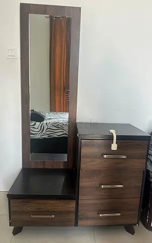 Modern Wooden Dressing Table with Mirror and Drawers