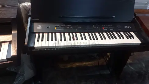 Chloris CDU-611 Upright Digital Piano in Black (Slightly Used / Display Unit )