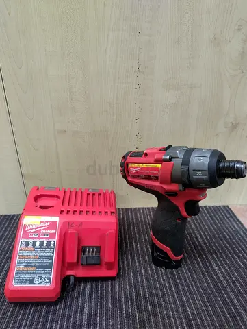 MILWAUKEE IMPACT DRIVER 12V B.L
