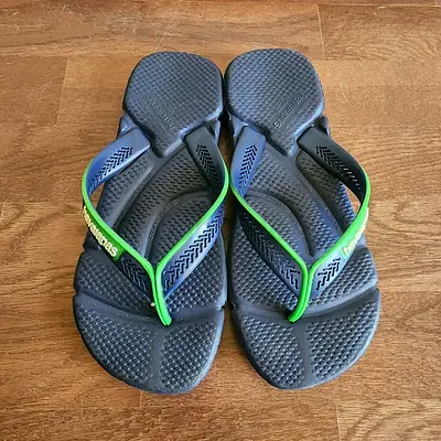 Havaianas flip-flop sandals - size 37-38 (black with green straps)