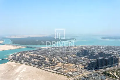Ready to Move | 2 Beds Skylines | Great Amenities