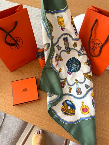 Hermès silk scarf (mint gree) with original box and bags