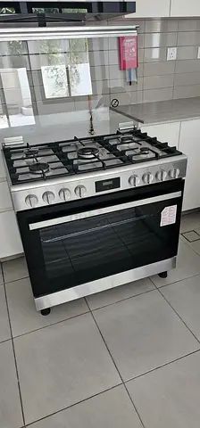 Bosch brand like new full gas cooker new model 90/60cm free delivery with warranty