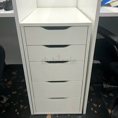 White 5-Drawer Narrow Chest / Tower Cabinet - Good Condition