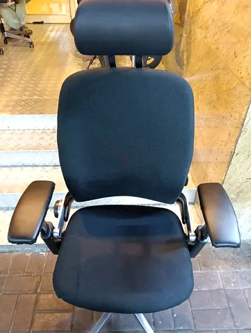 Steelcase leap V2 headrest chair for selling.fully loaded