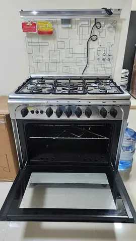 Used freestanding gas oven with 6-burner hob - stainless steel used for 9 month
