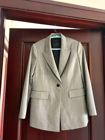 Ted Baker grey / silver woman’s suit