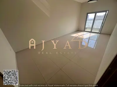 للايجار السنوي في عجمان - منطقة الجرف 1 - شقة 3 غرف وصالة - بلكون - منطقة حيوية قريبة لجميع الخدمات - قريبة لمخرج دبي والشارقة - مناسبة للسكن العائلي