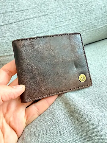 Wildhorn Brown leather bi-fold men's wallet - gently used