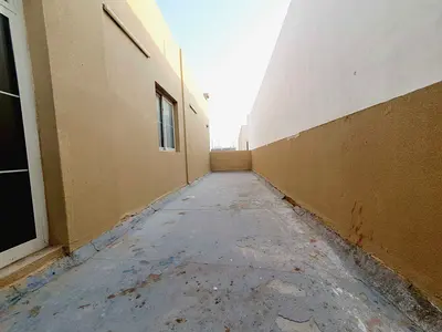 Hote offer 3 badroom in al hoshi Area near to emirates road price 65k