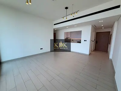 Spacious Unit | Fitted Kitchen | Prime Location