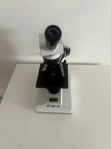Stereo microscope with eyepiece and adjustable stage - used