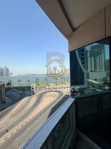 تكييف مجاني شهر مجاني غرفة خادمة 4 حمامات بلكونة إطلالة كاملة على البحيرة مسبح مجاني شقة مميزة بمساحات واسعة موقع حيوي ومطلوب بالقرب من مختلف الخدمات0