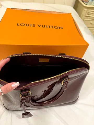 Louis Vuitton Vernis Alma PM patent leather handbag - Burgundy