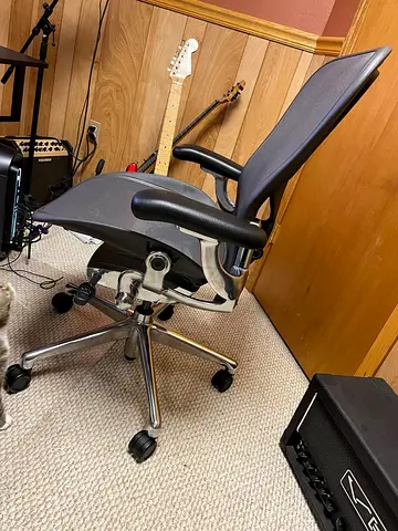 Herman Miller Aeron Remastered Chair - Graphite Frame / Aluminum Base - Size C