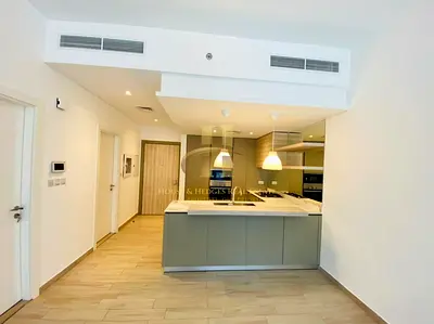 ELLINGTON BUILDING | SPACIOUS | READY TO MOVE